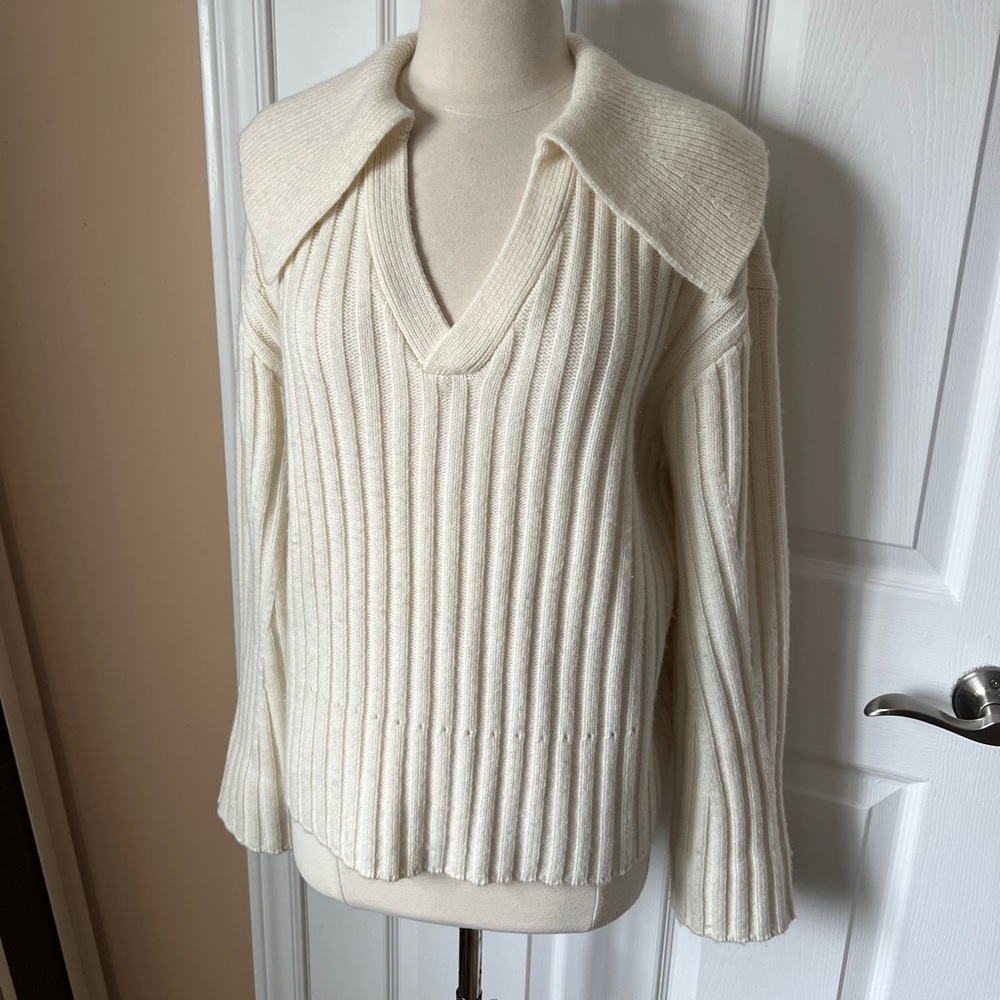 H&M wool v neck collar sweater
